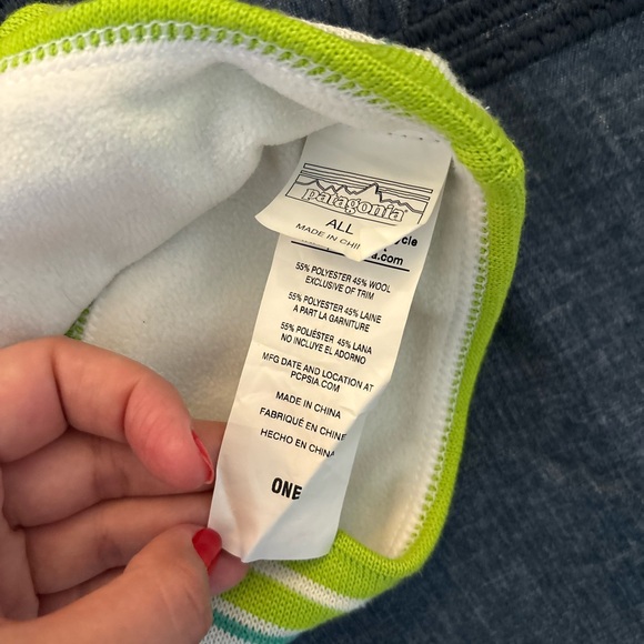 Patagonia Green and White Winter Warm Headband - Picture 3 of 3